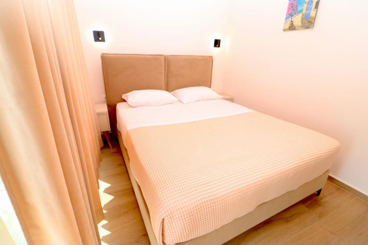 Fegi Rooms Himare Exterior photo