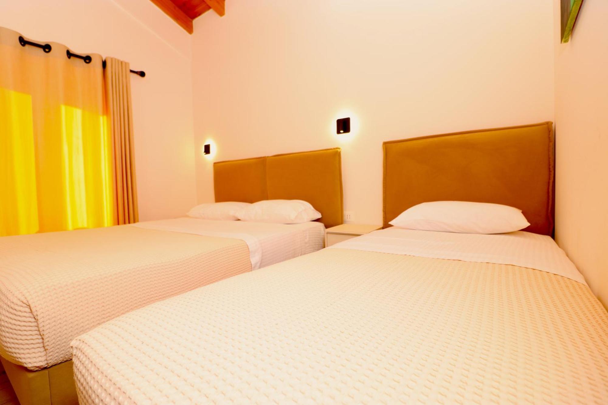 Fegi Rooms Himare Exterior photo