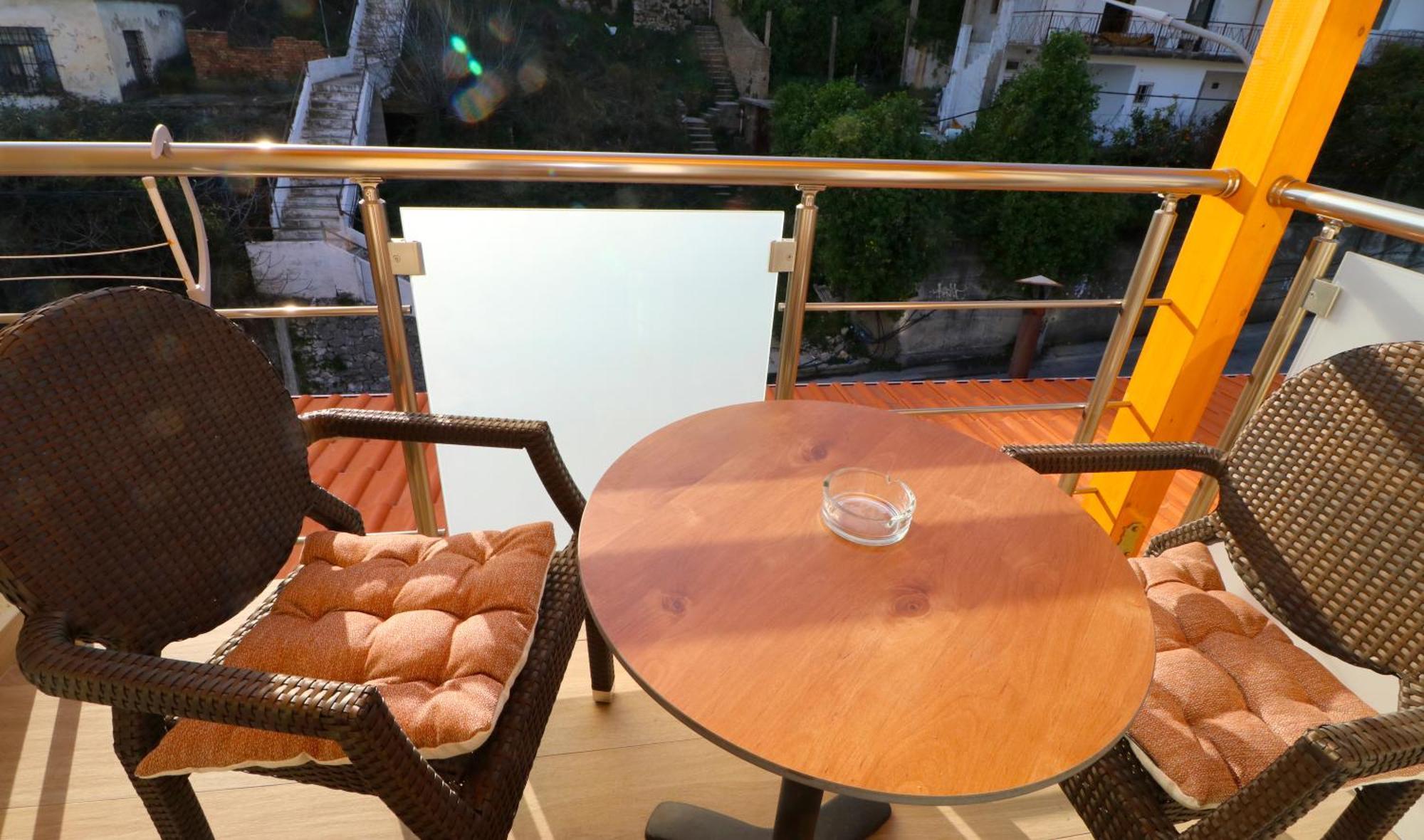 Fegi Rooms Himare Exterior photo
