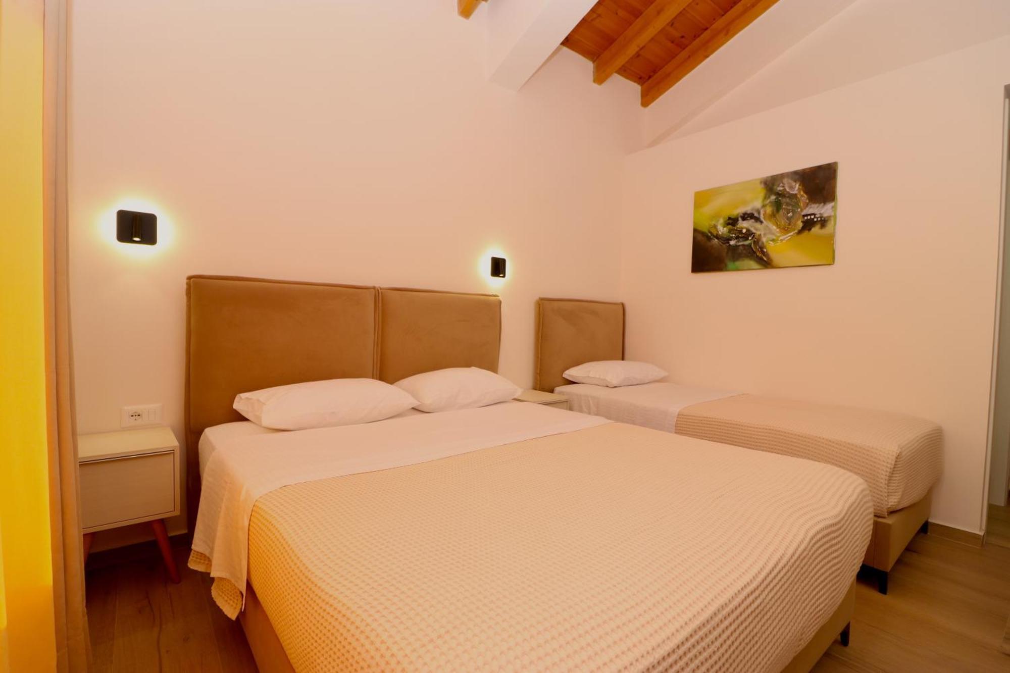 Fegi Rooms Himare Exterior photo