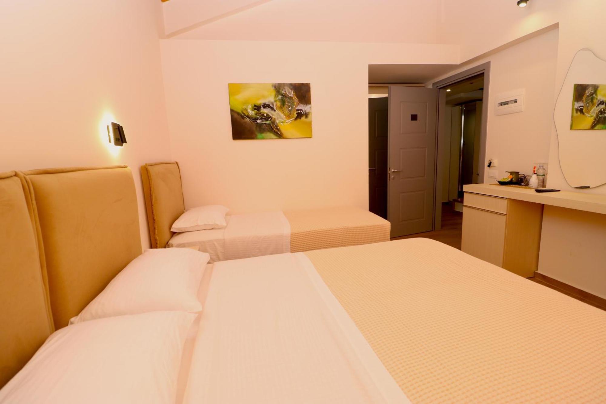 Fegi Rooms Himare Exterior photo