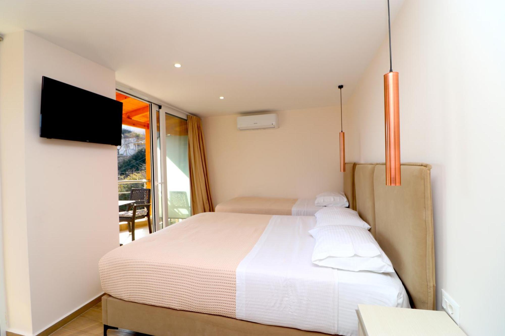 Fegi Rooms Himare Exterior photo